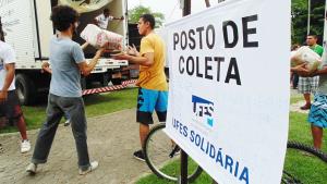 Posto de colta Ufes caminhão sendo carregado