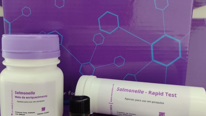 O kit de detecção rápida de Salmonella Imagem duas embalagens que compõem o kit detecção rápida de Salmonella