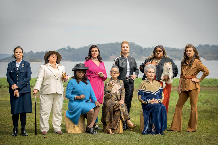 Filme retrato universo fictício onde os papeis de gênero estão trocados Foto do elenco de O Clube das Mulheres de Negócios