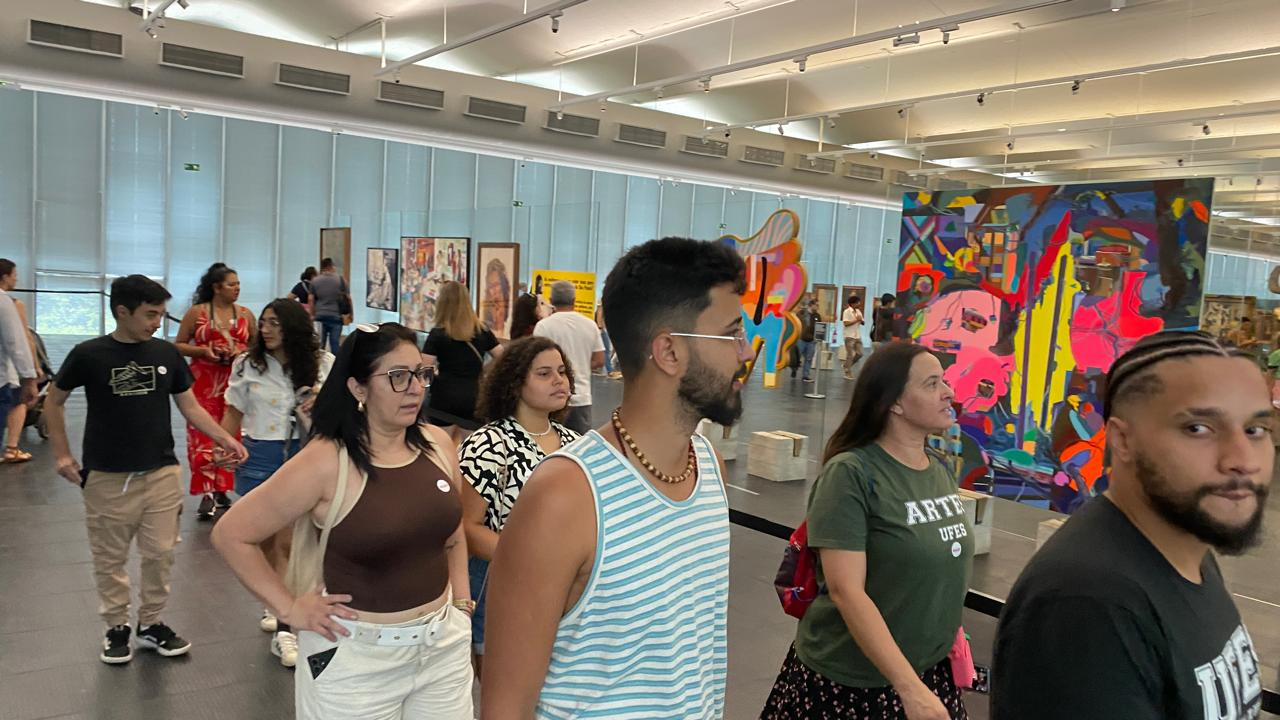 Os estudantes em visita ao Masp Os estudantes em visita ao Masp