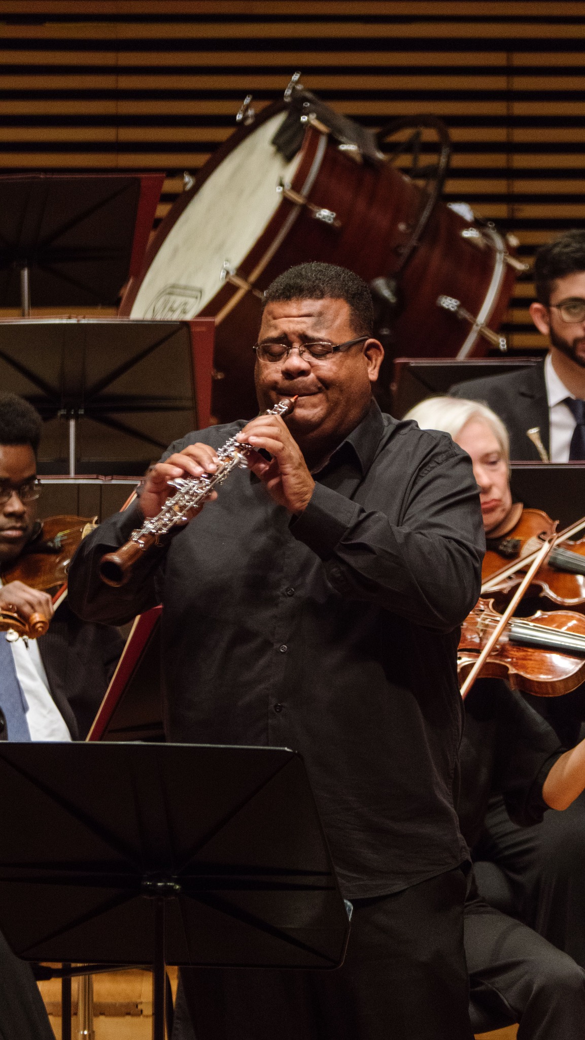 Alexandre Barros tocando oboé