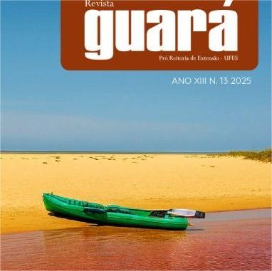 Capa de uma edicação da revista de extensão Guará, mostrando caiaque verde na beirada de uma praia ou rio