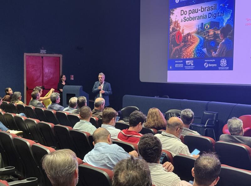 Foto da apresentação do professor Oliveira 