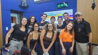 Foto da equipe da Rádio Ufes em um estúdio de rádio