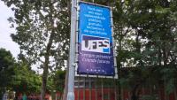 Placa instalada em um poste