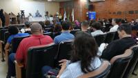 Foto do auditório com os participantes do evento