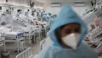 Cena de Anatomia do Caos que mostra uma enfermaria com pacientes de covid