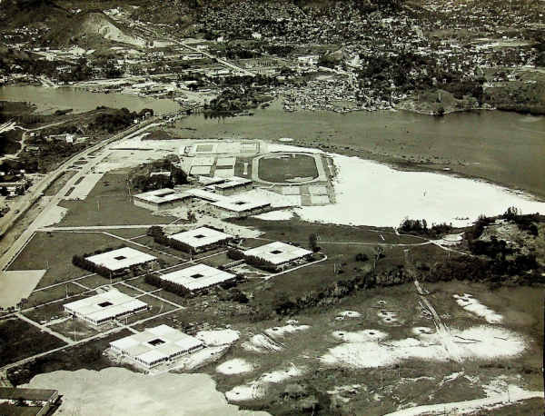 Conclusão das primeiras instalações físicas no campus de Goiabeiras, Vitória – 1974