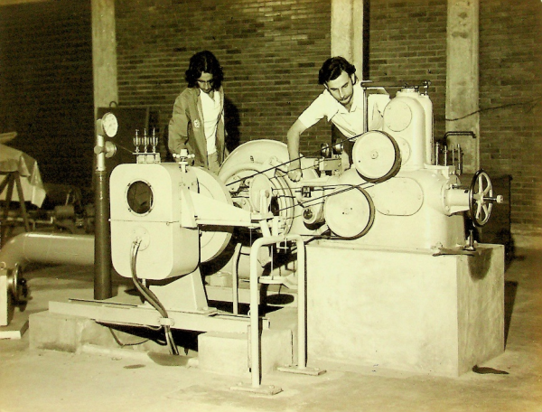 Instalação do Laboratório de Ensaios de Materiais do Centro Tecnológico no campus de Goiabeiras, um dos primeiros da Ufes, Vitória – 1975