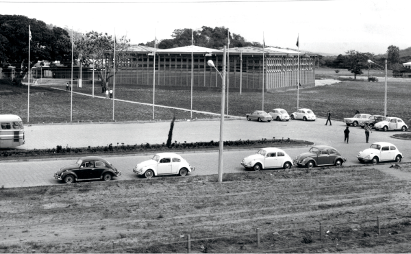 O Centro de Educação Física e Desportos está entre as primeiras unidades a iniciar atividades no campus de Goiabeiras – década de 1970