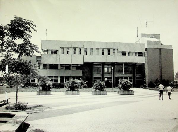 O atual prédio da Reitoria da Ufes, no campus de Goiabeiras, foi inaugurado em 1982