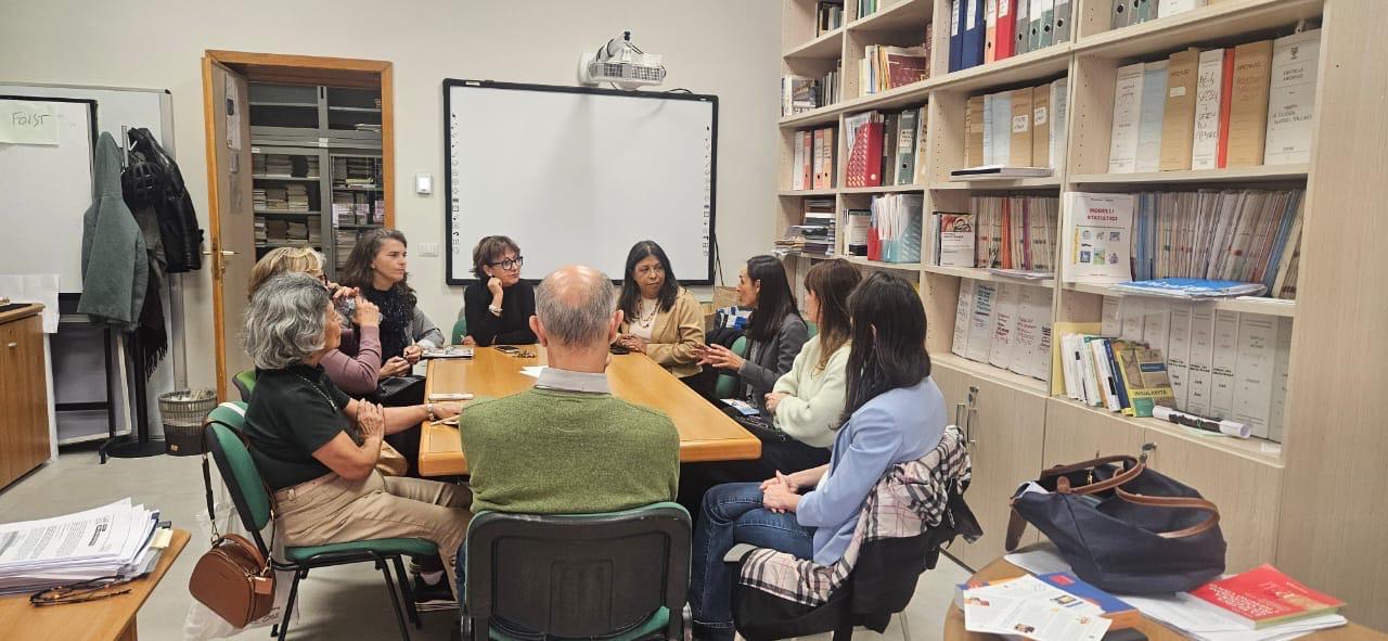 Foto do grupo em reunião na Universidade de Sassari