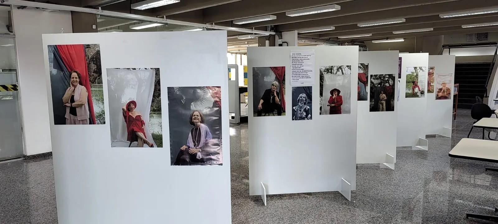 foto de uma exposição que aconteceu na Biblioteca