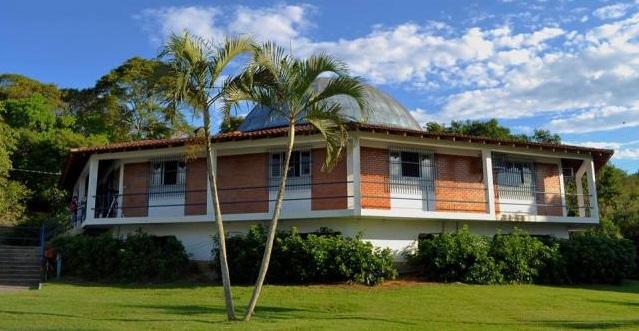 foto do prédio do planetário na Ufes