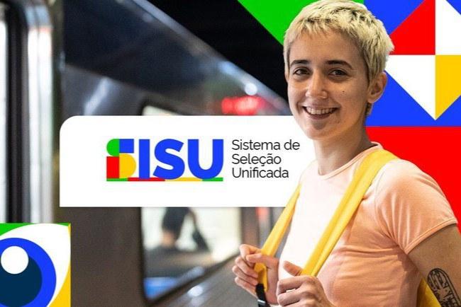 Cartaz do Sisu com a imagem de uma jovem sorrindo, com uma mochila nas costas