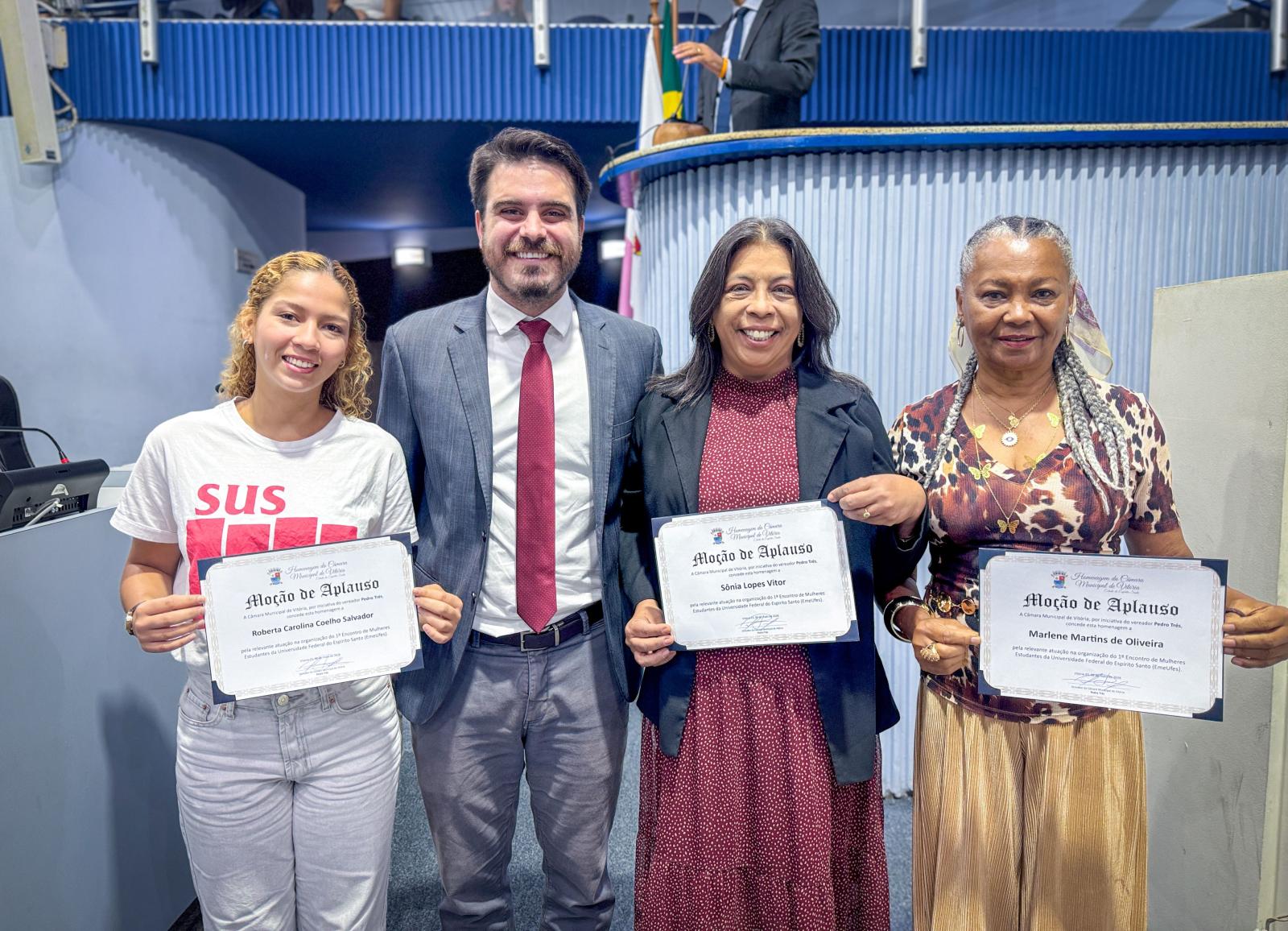 Foto das homenageadas com o vereador