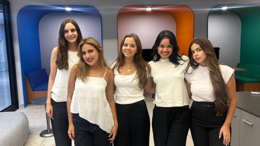 Foto da equipe vencedora da maratona